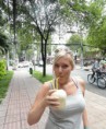 /album/photo-gallery-30-juli-vietnam/kokosnootje-drinken-op-straat-496x600-jpg/